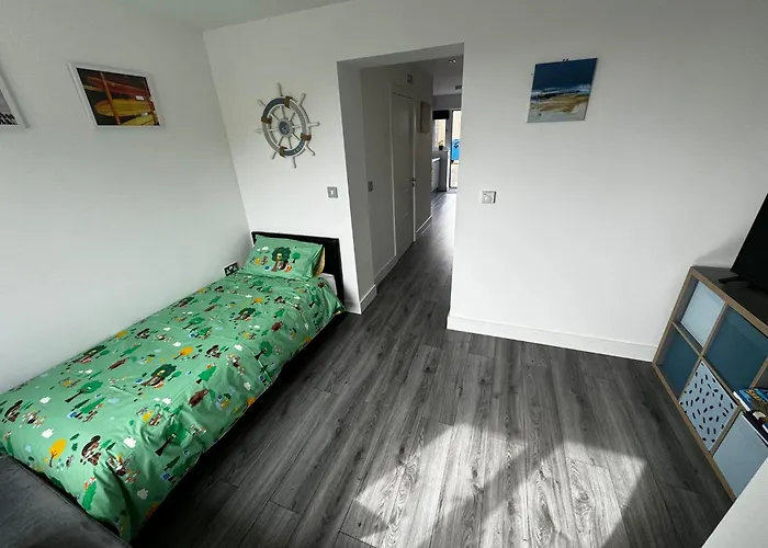 Wave Song - Hornsea Town House With Sea Views And Balconies